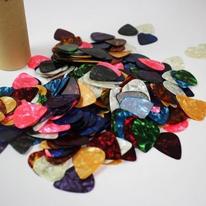 50 Púas de Guitarra Coloridas 0.46mm/0.71mm/1mm Accesorios de Cable de Audio para Guitarras Bajas, Eléctricas y Acústicas - Product Image 1