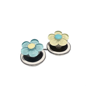 Support de téléphone magnétique de bureau motif floral style frais, tendance Instagram estivale, avec autocollant télescopique super résistant - Product Image 5