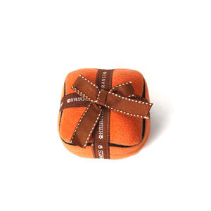 Toptan lüks marka köpek peluş oyuncaklar 2025 yeni tasarımcı Parody Squeak kemik hediye kutusu ile moda butik ve Pet Shop için - Product Image 4