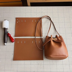 Sacs seau mini rétro en cuir PU avec logo personnalisé, sacs à bandoulière à fermoir rotatif, petits sacs à main décontractés pour femmes - Product Image 6