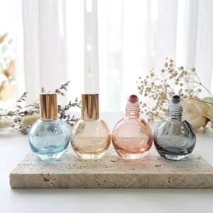 Bouteille à bille ronde en verre cristal de 10 ml, prête à être expédiée, en forme d'ampoule avec bille en pierre précieuse pour huiles parfumées - Product Image 1