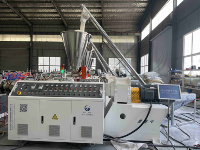 Panneau de porte en bois WPC faisant la ligne de production d'extrusion de la machine