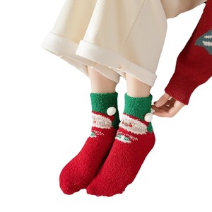 Chaussettes de sport en molleton corail personnalisées de haute qualité avec logo sur le bas, chaussettes de Noël, design mignon et coloré de Père Noël - Product Image 6