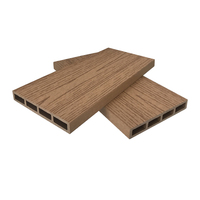 Plancher de terrasse en composite 3D brossé imperméable au design moderne, revêtement de terrasse WPC pour jardins extérieurs