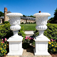 Décoration paysagère, statue de femme agenouillée européenne sculptée à la main, pot de fleurs en marbre blanc, pierre naturelle, urne, vase, sculpture