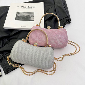 Bolso bandolera de hombro con cadena dorada a la moda, bolso cuadrado pequeño, bolso de banquete de mano único con cierre de cremallera, forro de poliéster - Product Image 4