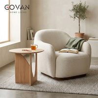 Cette table d'appoint en bois massif de style scandinave est idéale pour une utilisation dans la zone de réception d'un salon familial ou dans les hôtels