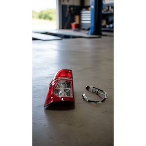 Luz de Posición Lateral Calaveras para Hilux 2012-2014, Lado Izquierdo, 12V, Nueva con Arnés de Cableado, Modelo P0218 - Product Image 1