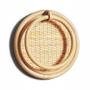 Porte-serviettes en rotin moderne rustique avec un artisanat attrayant idéal pour les maisons de luxe et les conceptions de salle de bain inspirées de la côte - Product Image 1