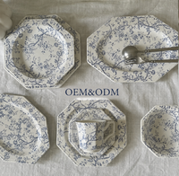 Service de vaisselle en porcelaine sous glaçure bleu et blanc à motifs floraux, style vintage français, assiettes, bols, plateaux, compatible micro-ondes, personnalisable, vente en gros