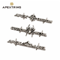 APEX Factory Étiquette métallique gravée en 3D personnalisée, avec logo et design de marque, avec trou de fixation, emblème découpé, OEM ODM, pour vêtements et sacs