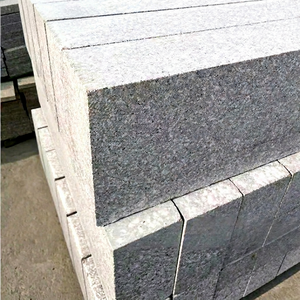 Bordure en granit gris HangKangCM pour travaux d'ingénierie municipale et construction routière, origine Shandong, surface découpée à la machine, petit angle - Product Image 1