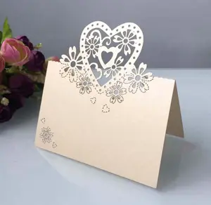 Carta di nozze amorevole taglio Laser creativo con carta di lusso smerigliata porta carta di nome all'ingrosso cavo