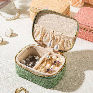 ชั้นวางเครื่องประดับหนัง PU แบบพกพาสำหรับเดินทางเคสจัดระเบียบขนาดเล็กสำหรับแหวนจี้ต่างหูสร้อยคอสร้อยข้อมือ Penobon - Product Image 2