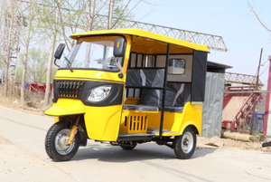 Sortie d'usine haute performance pouvant accueillir plusieurs personnes Tuk Tuk Taxi Taxi de transport de passagers Tricycle à <span class=keywords><strong>essence</strong></span> - Product Image 6