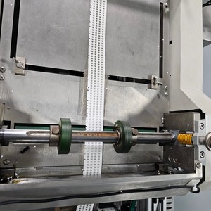 Cao dẫn điện bọt Gasket <span class=keywords><strong>EMI</strong></span>/<span class=keywords><strong>RFI</strong></span> che chắn ESD vật liệu bảo vệ tùy chỉnh vải trên dải bọt cho thùng điện tử - Product Image 6