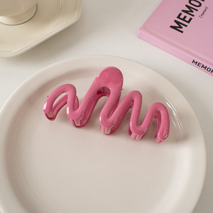 Design de mode 2024 gelée colorée <span class=keywords><strong>laque</strong></span> ondulée acrylique pinces à <span class=keywords><strong>cheveux</strong></span> pour femmes pinces à requin colorées - Product Image 3