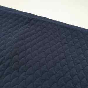 قماش خروج قطن 100% بلون كحلي كلاسيكي متوفر مع تصميم لحاف - Product Image 2