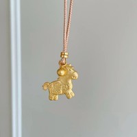 Nouvel An du Cheval du Zodiaque : Bientôt un long collier avec pendentif en forme de poney arc-en-ciel doré