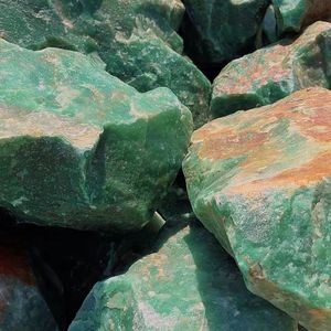 Aventurine verte de haute qualité, pierre brute naturelle en gros pour le style Feng Shui - Product Image 5