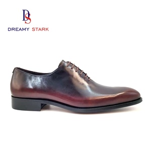 Chaussures en cuir véritable faites à la main, design bicolore, confort léger pour l'automne, pour occasions décontractées ou professionnelles, texture de haute qualité - Product Image 3