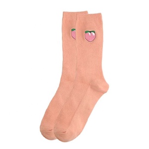 Vente en gros coréen mignon pêche cerise <span class=keywords><strong>avocat</strong></span> Fruit Logo brodé chaussettes femmes drôle coton équipe chaussettes - Product Image 2