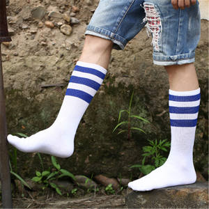 Nouveau hommes/femmes 3 rayures chaussettes en coton rétro Old School Hiphop Skate Long court Meias Harajuku blanc noir hiver Cool - Product Image 3