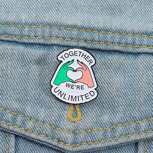 灵感来自电影爱好者珐琅别针匹配心形胸针翻领徽章珠宝礼物给粉丝朋友散装 - Product Image 1