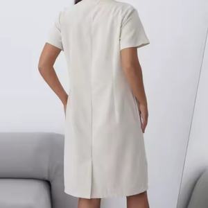 Vestido Midi Informal para Mujer, Nuevo Modelo 2025, Algodón y Lino, Diseño Sólido con Parches, Color Beige, Botones, Venta al Por Mayor, Manga Corta, Estilo Tejido - Product Image 4