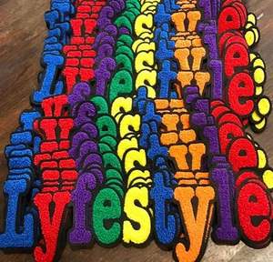 Haute qualité coloré Cheni brodé logo feutre serviette broderie fer sur lettres Chenille patchs pour sweats à capuche - Product Image 4