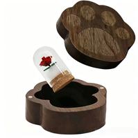 Urne funéraire en bois pour animaux de compagnie avec motif de patte |   Boîte à souvenirs pour moustaches de chat et de chien |   Articles funéraires pour animaux de compagnie en bois massif