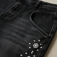Jeans en denim déchirés et délavés avec logo appliqué personnalisé OEM ODM, coupe droite et ample, pour hommes
