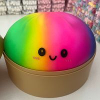 Dumplings arc-en-ciel dégradés extra-larges de 25 cm - Jouet anti-stress mignon et moelleux - Jouet promotionnel