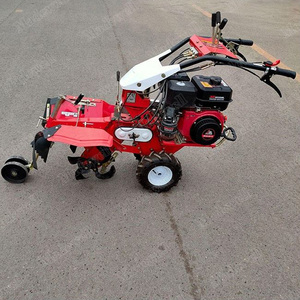 Mini-cultivateur rouge avec moteur et accessoires pour travaux sur le terrain - Product Image 6