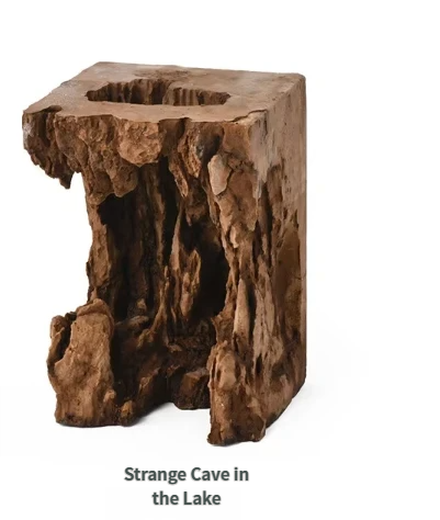 Grotte étrange dans le lac