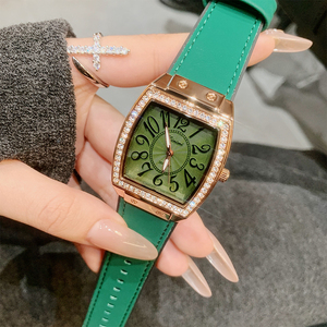 Reloj de Cuarzo con Correa de Silicona y Borde de Diamantes de Imitación, Esfera Cuadrada con Números Arábigos para Mujer, Reloj de Pulsera Sencillo y Elegante para Dama - Product Image 5