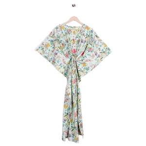 Vestido Kaftán de Algodón con Estampado Floral, Estilo Moderno, Talla Única, para Usar como Ropa de Dormir o Salir, Kaftán Indio, Vestido Maxi - Product Image 1