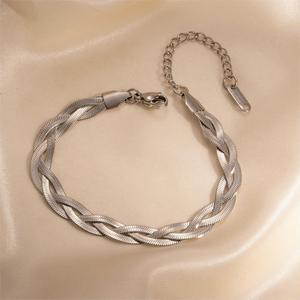 Bracelet de luxe tendance en acier inoxydable, chaîne serpent dorée tressée, idéal pour la vente en gros - Product Image 4