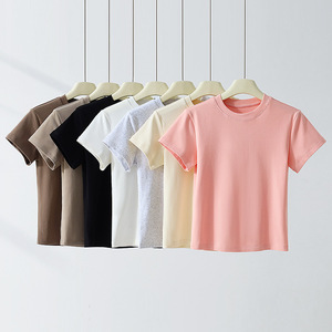 Camiseta de algodón y elastano para mujer, corte ajustado, con logo personalizado, hombros rectos, sin arrugas, novedad de verano, en stock, venta al por mayor - Product Image 1