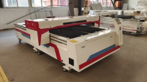 Einkopf-Doppelkopf-Zahnstange 1300*2500MM Maschinen geschnittener Laser mit S & A CW5200-Kühler 550W Abluft ventilator ACO 012 Luftpumpe - Product Image 4