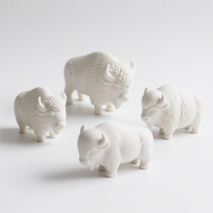 Figurine en bisque de bison américain personnalisée, prête à être peinte - Sculpture en céramique OEM/ODM avec taille de corne réglable, texture de fourrure - Product Image 1