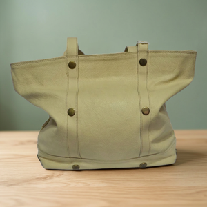 Bolso de Mano Elegante de Piel de Becerro Premium de la Tienda Biyadina, Color Verde Musgo, Cierre de Cremallera, Piel Genuina, Diseño Moderno, Múltiples Compartimentos - Product Image 3