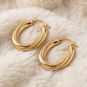 Pendientes de aro con textura retorcida chapados en oro, personalizados al por mayor, OEM/ODM - Product Image 2