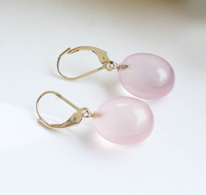Pendientes colgantes de cuarzo rosa natural Blush Serenity con metal de plata 925, estilo de lujo, en venta. - Product Image 4