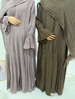 Abaya plissée de grande taille en tissu tencel haute densité assortie aux poignets élastiques avec écharpe