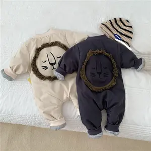 冬のベビー服暖かい綿の裏地赤ちゃんの女の子ロンパース幼児の衣装新生児の男の子はフード付きジャンプスーツを厚くします