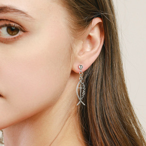 Pendientes con forma de pez, diseño de cruz de acero de titanio, estilo geométrico retro para mujer CF012 - Product Image 5