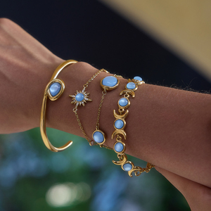 J&D Schmuck 18K Vergoldetes Edelstahl-Armband mit Himmelsmotiven, Blaues Harz-Mond-Sonne-Anhänger, Mittsommer-Schmuck für Frauen - Product Image 3