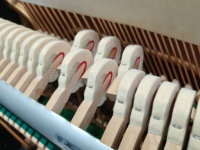 Piano droit japonais KAWAI BL71 d'occasion avec son chaud pour les acheteurs du monde entier