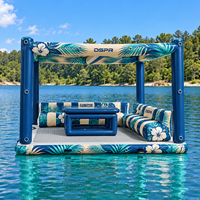 Île flottante gonflable en PVC avec auvent pare-soleil, canapé enveloppant et table centrale pour les fournisseurs de loisirs en station balnéaire (OEM)